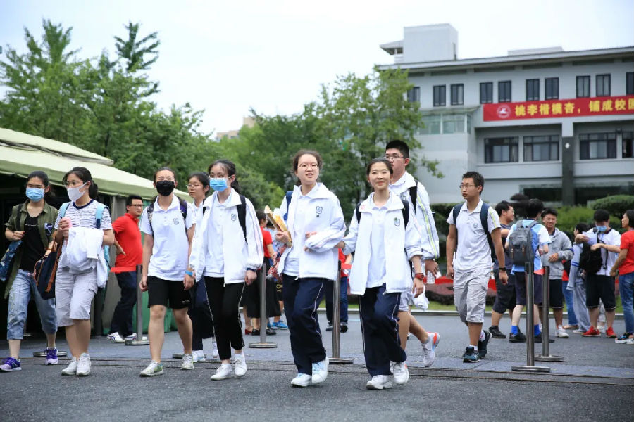 浙江省高考首日平穩有序，32萬余考生淡定赴考！